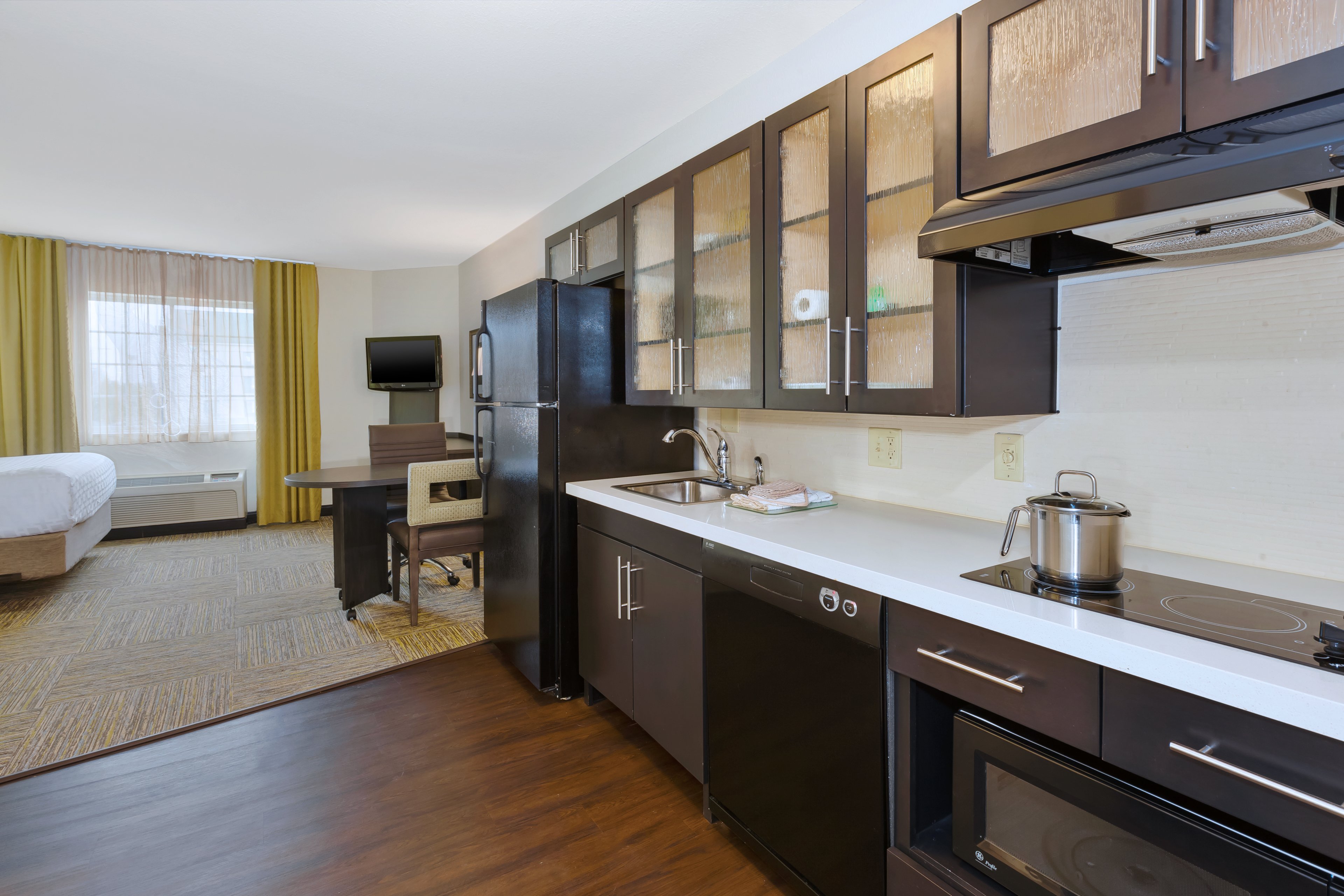 CANDLEWOOD SUITES POLARIS 39/39