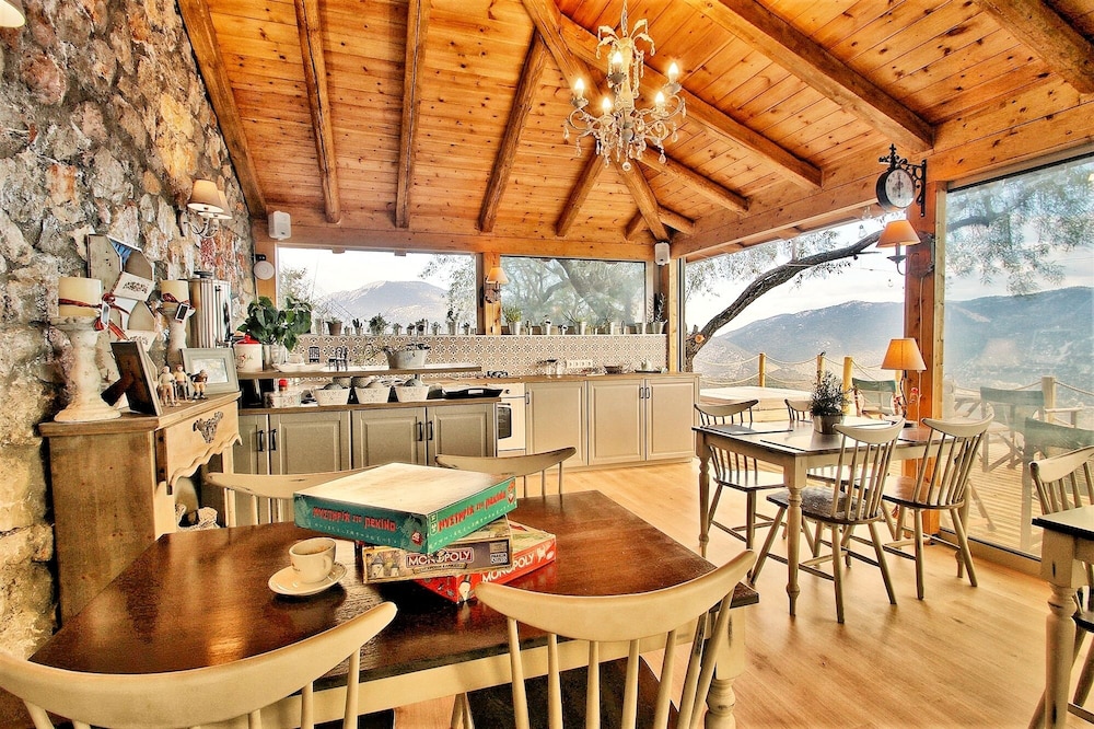 Almond House Suites Arachova 30/50
