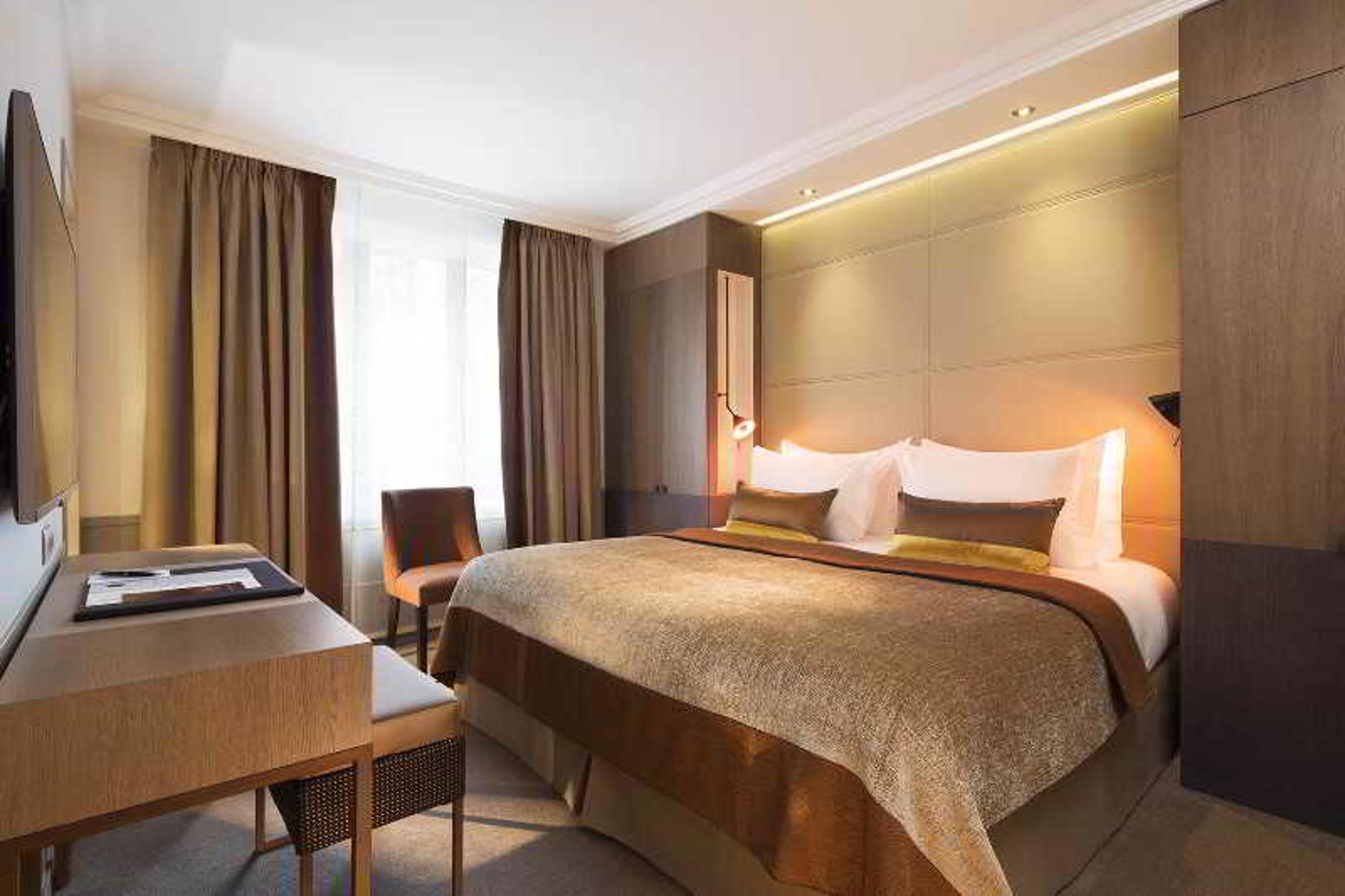 غرفة كلاسيكية بسرير كوين، VILLA SAXE EIFFEL 2/5