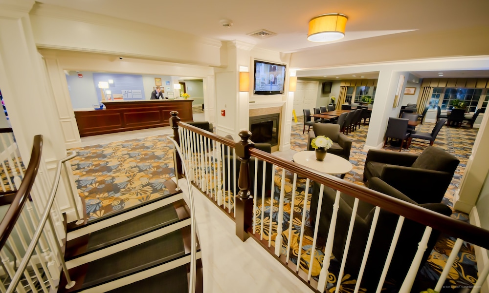 Holiday Inn Express Suites Merrimack 47/55