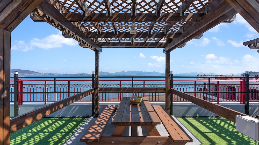 Gold Beach Resort 35/37