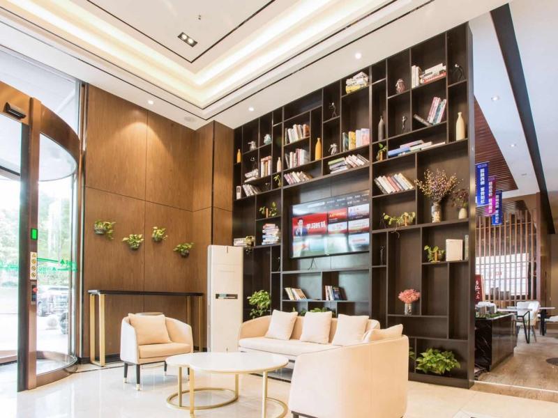 GreenTree Inn Nantong Railway Station Express Hotel 14/20