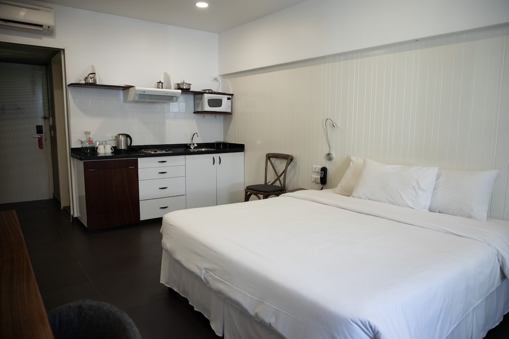 Room at Hamra Urban Gardens, BEIRUT