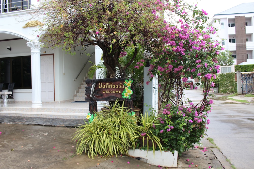 White Elephant Resort 42/43