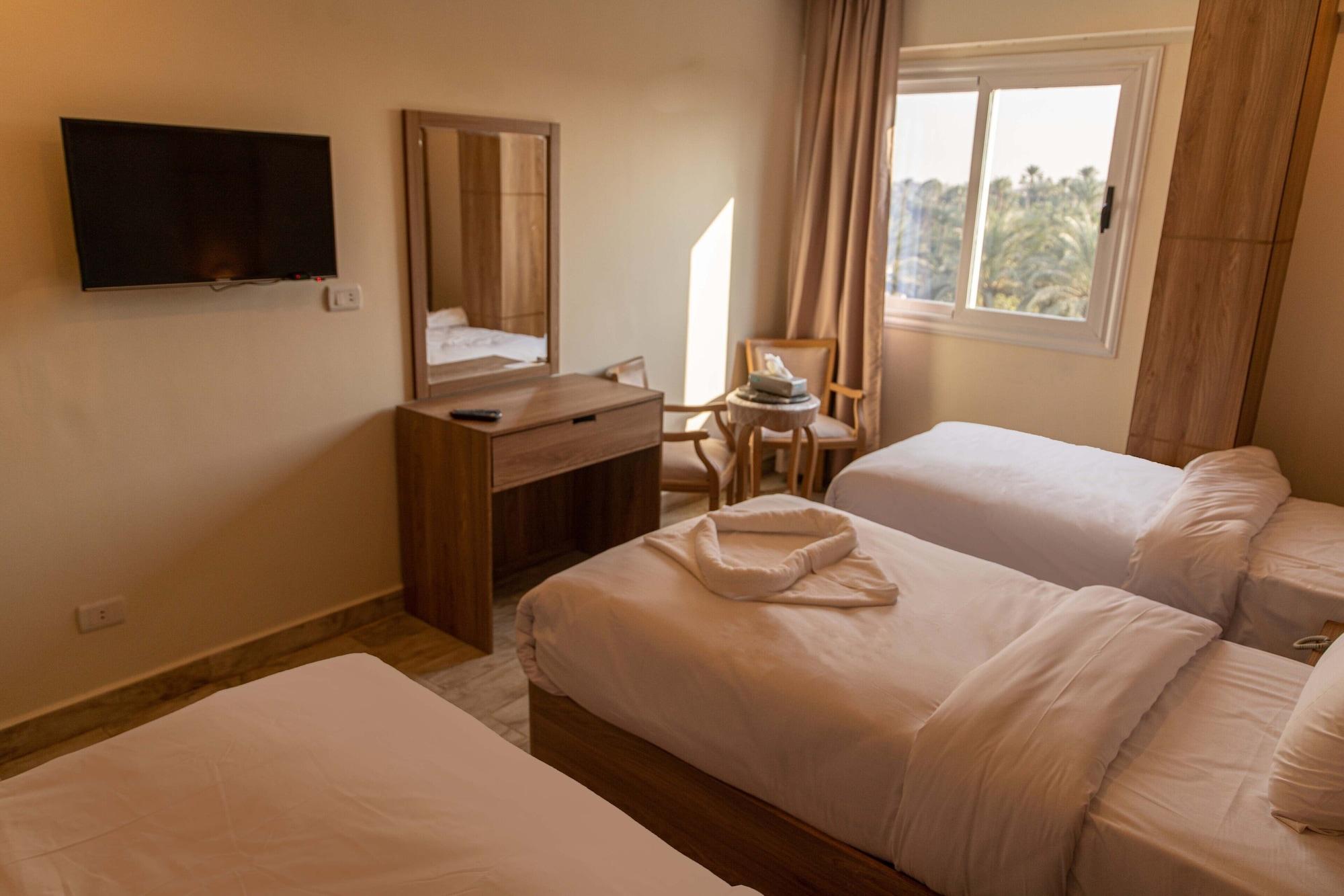 غرفة بسرير مزدوج بإطلالة على الحديقة، Nine Pyramids View Hotel 4/8