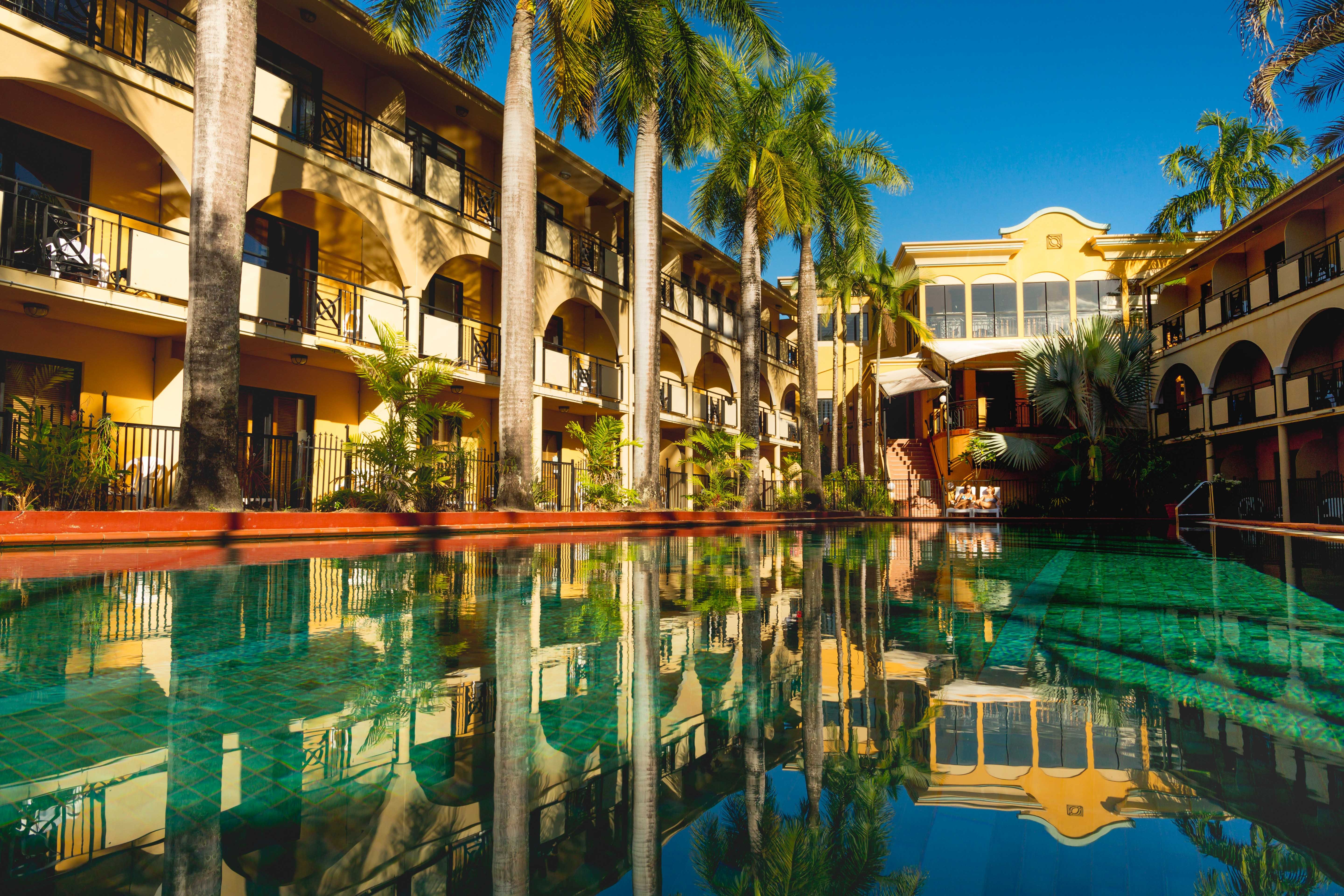 Palm Royale Cairns 25/27