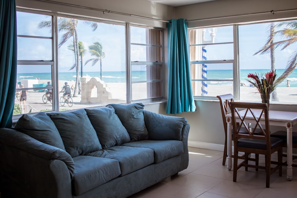Riptide Oceanfront Hotel 44/72