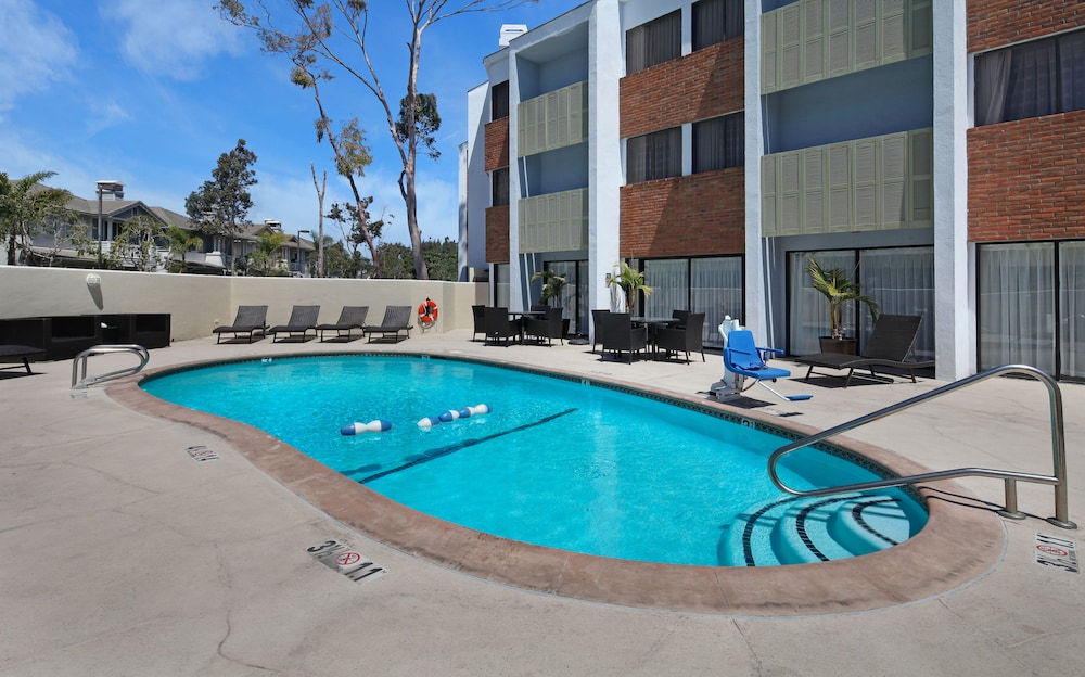 Holiday Inn Express Port Hueneme 1/38