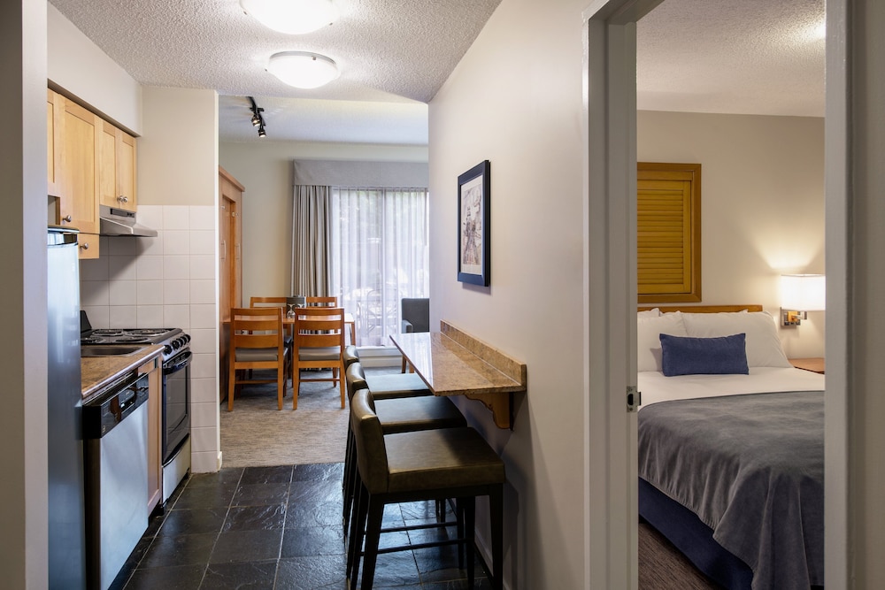 Whistler Village Inn Suites 15/73