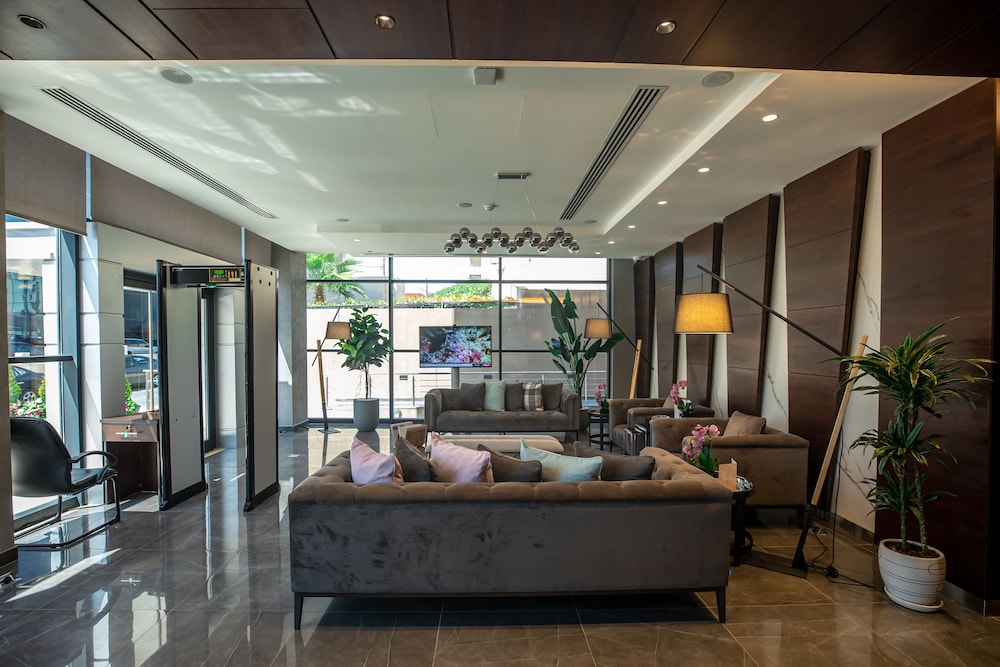 Compass Amman 30/46