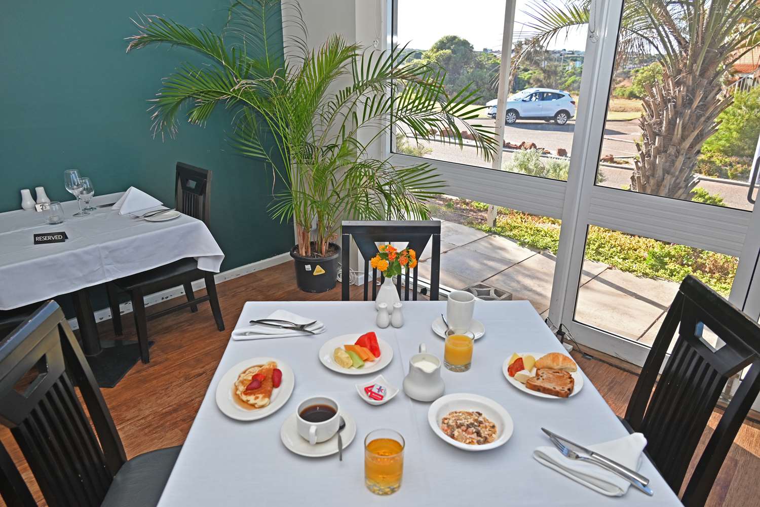 Hospitality Inn Geraldton SureStay Collection by Best Western 24/37
