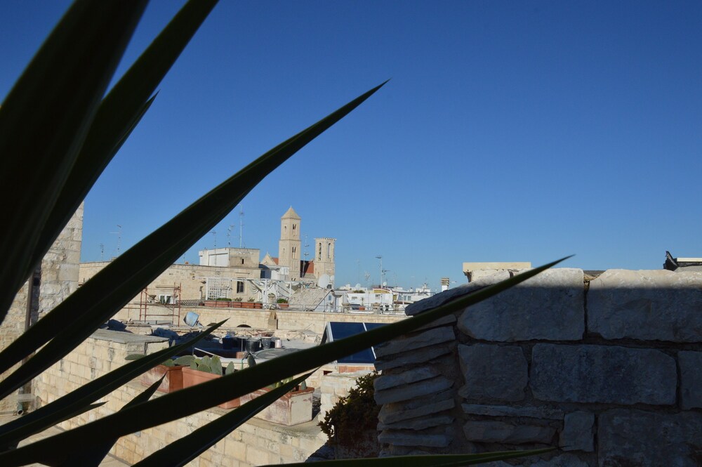 S. Martin Hotel 50/50