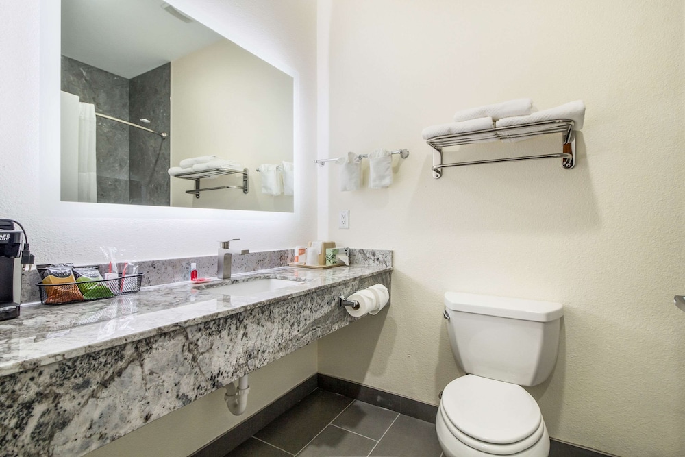 Econo Lodge Inn and Suites Humble Fm1960 Iah Airport 12/27