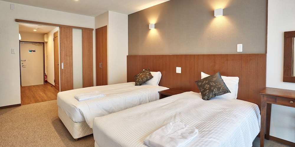 CONDOMINIUM, TWIN BEDS