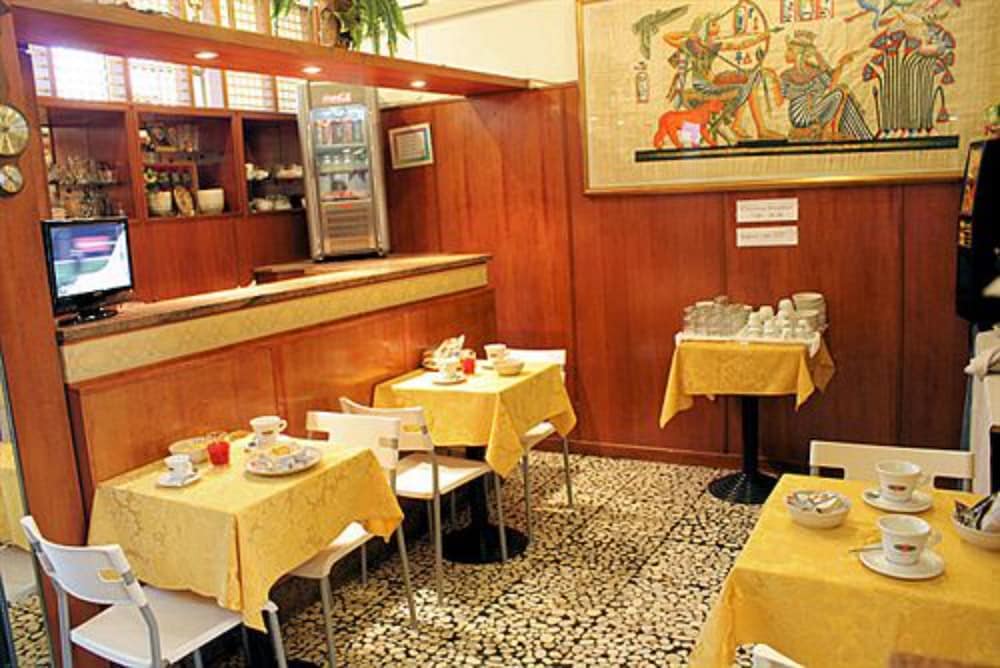 Hotel Del Sud 30/35