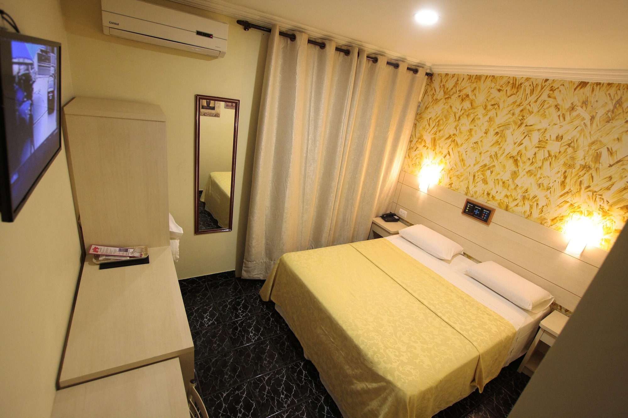 ROOM, SINGLE