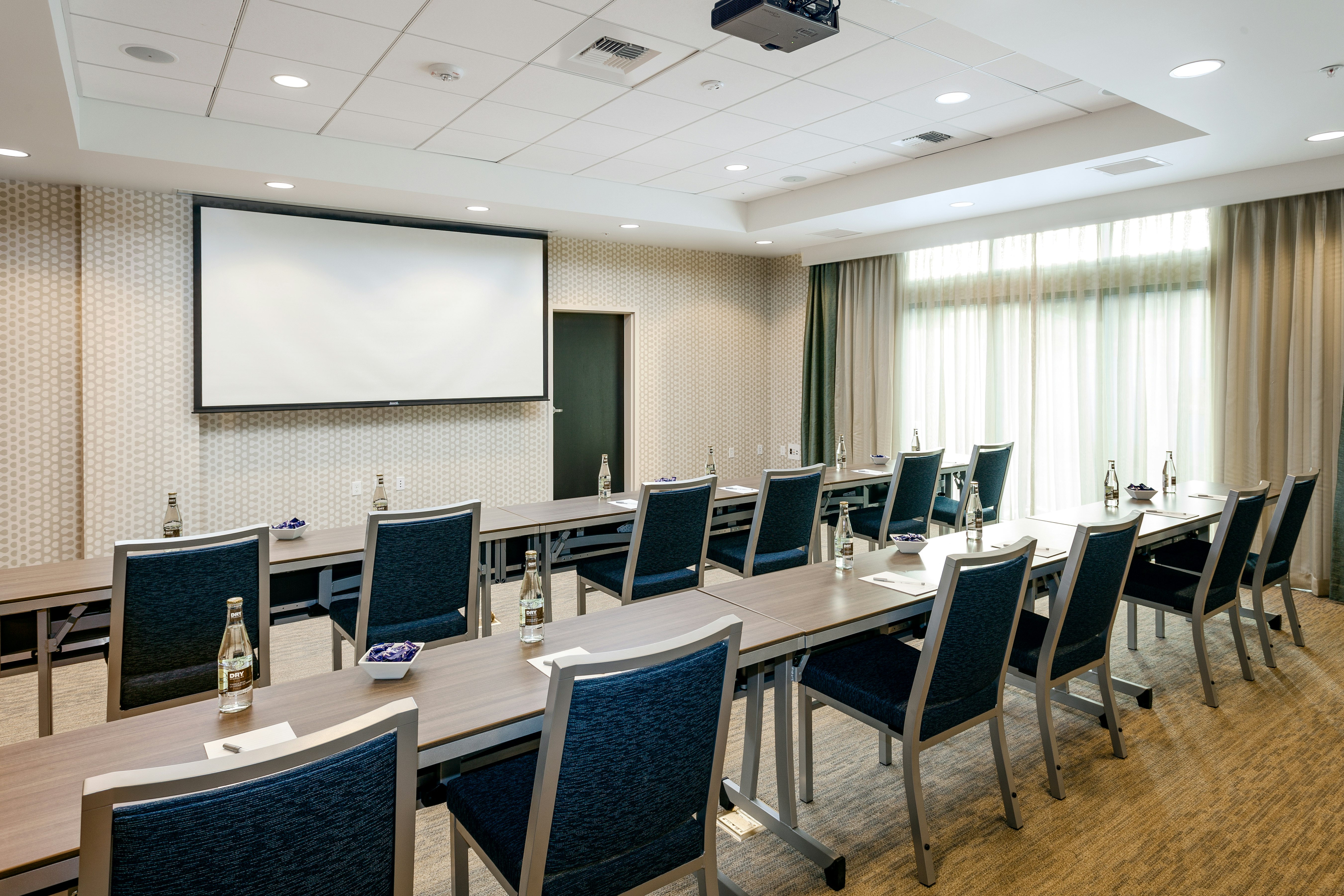 Hampton Inn Suites By Hilton Seattle Northgate 43/53