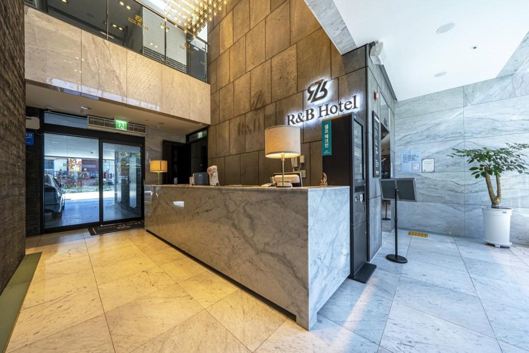 R&B Business Hotel 11/42