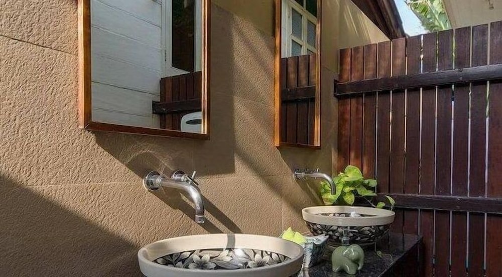 Baan Dinso Hostel 49/51