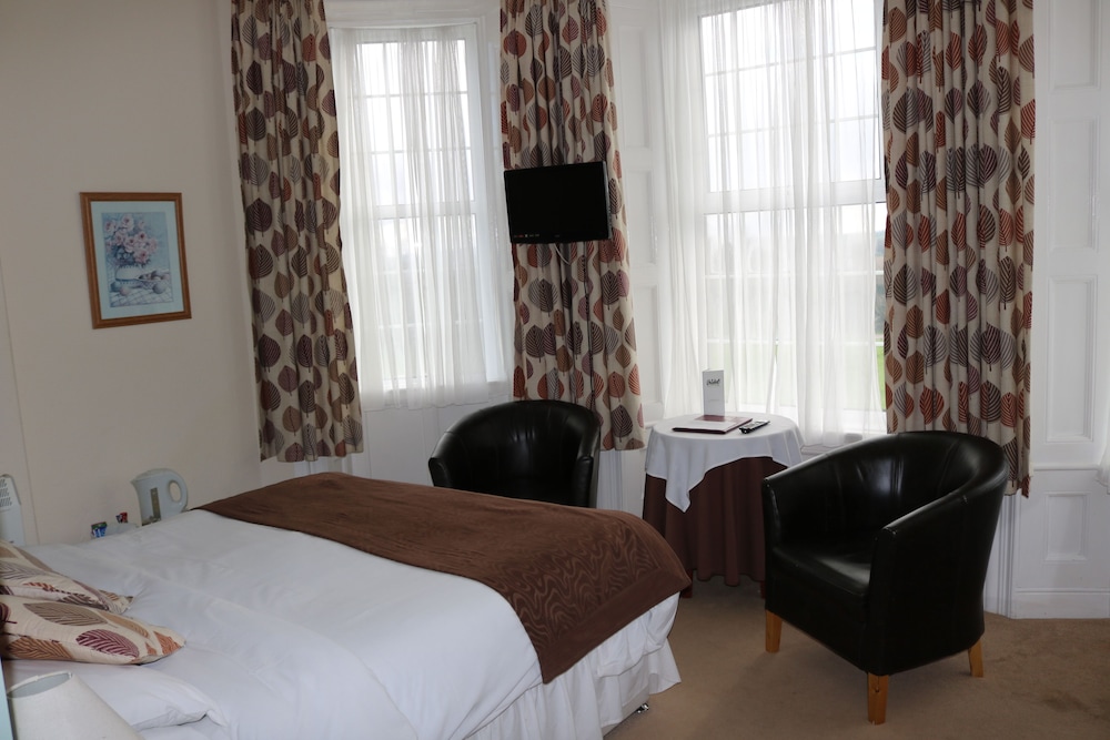 Pilgrim Hotel 6/50