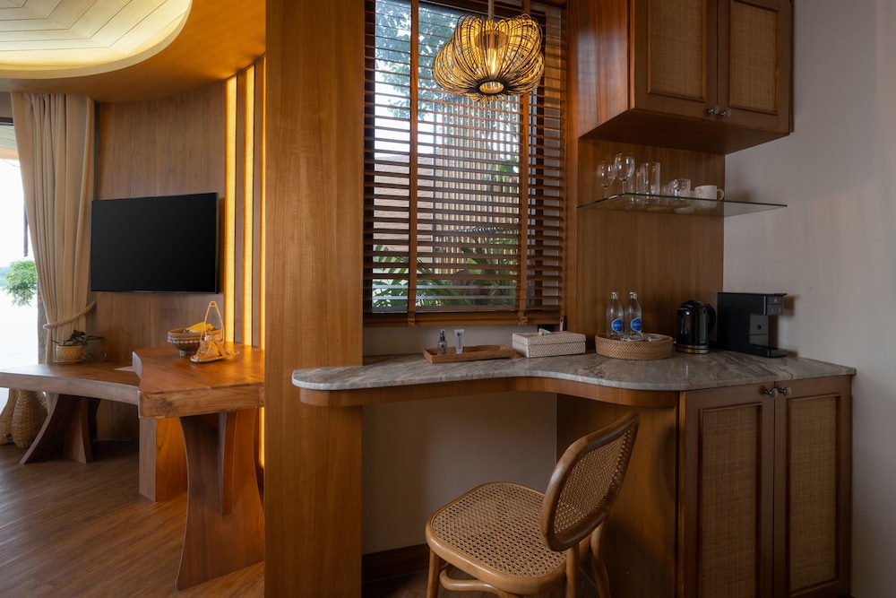 Sinae Phuket Luxury Hotel 67/78