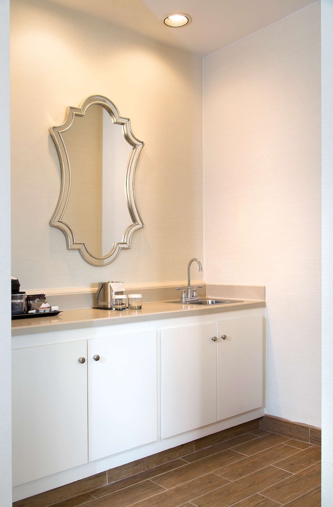 Doubletree Suites By Hilton Lexington 30/78