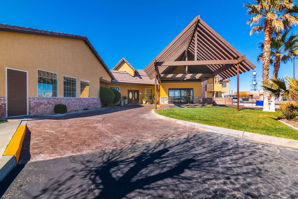 Comfort Inn and Suites Mojave CA 4/46
