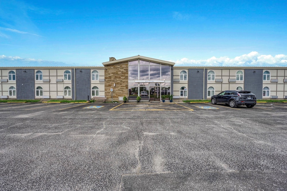 Travelodge by Wyndham Sarnia 35/40
