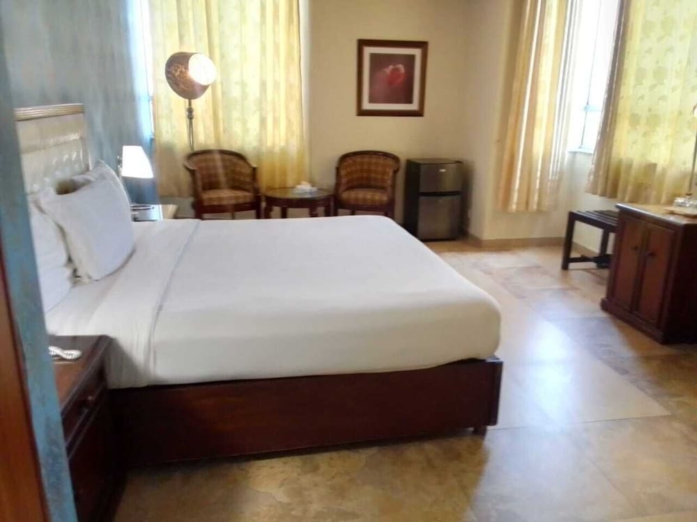 Shalimar Tower Hotel Lahore 20/50