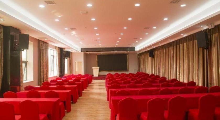 Kyriad Hotel (Yiyang Xiufeng Park) 32/39