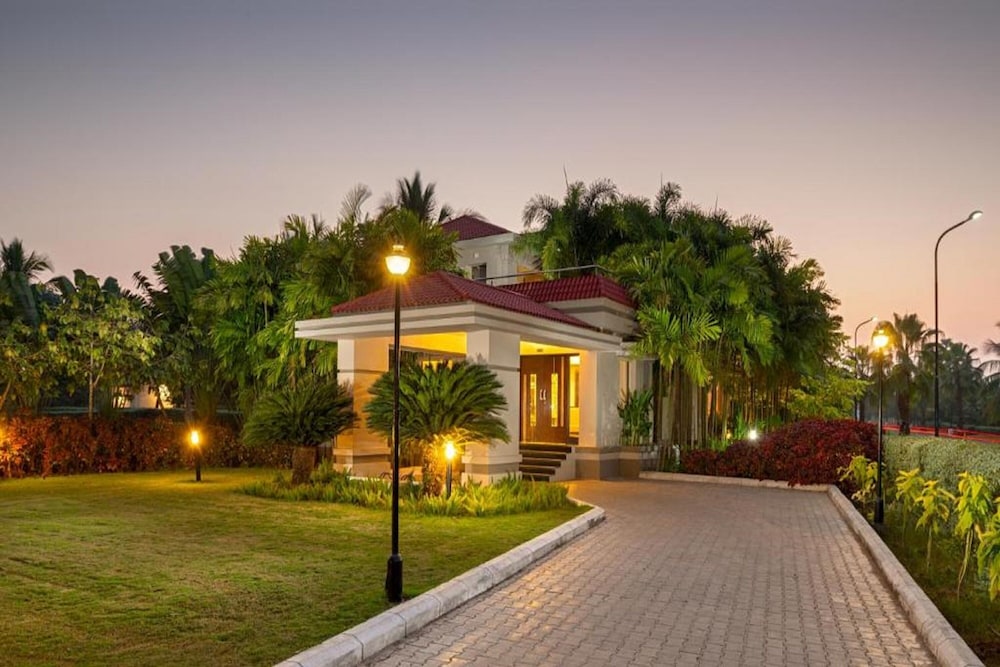 SUNRAY VILLAGE RESORT 31/33