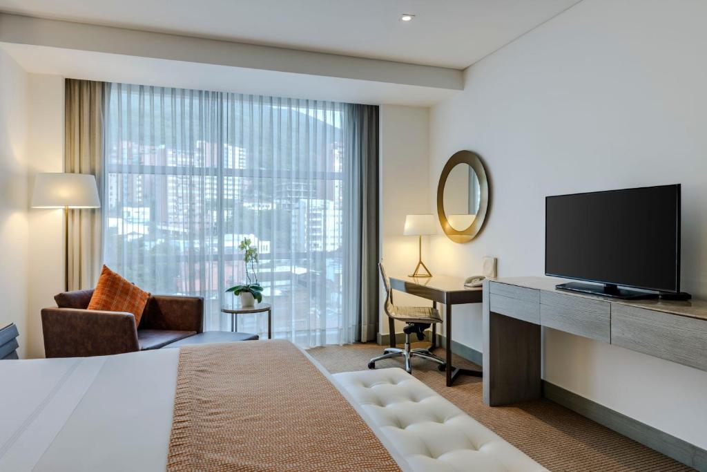 Executive, King Bed