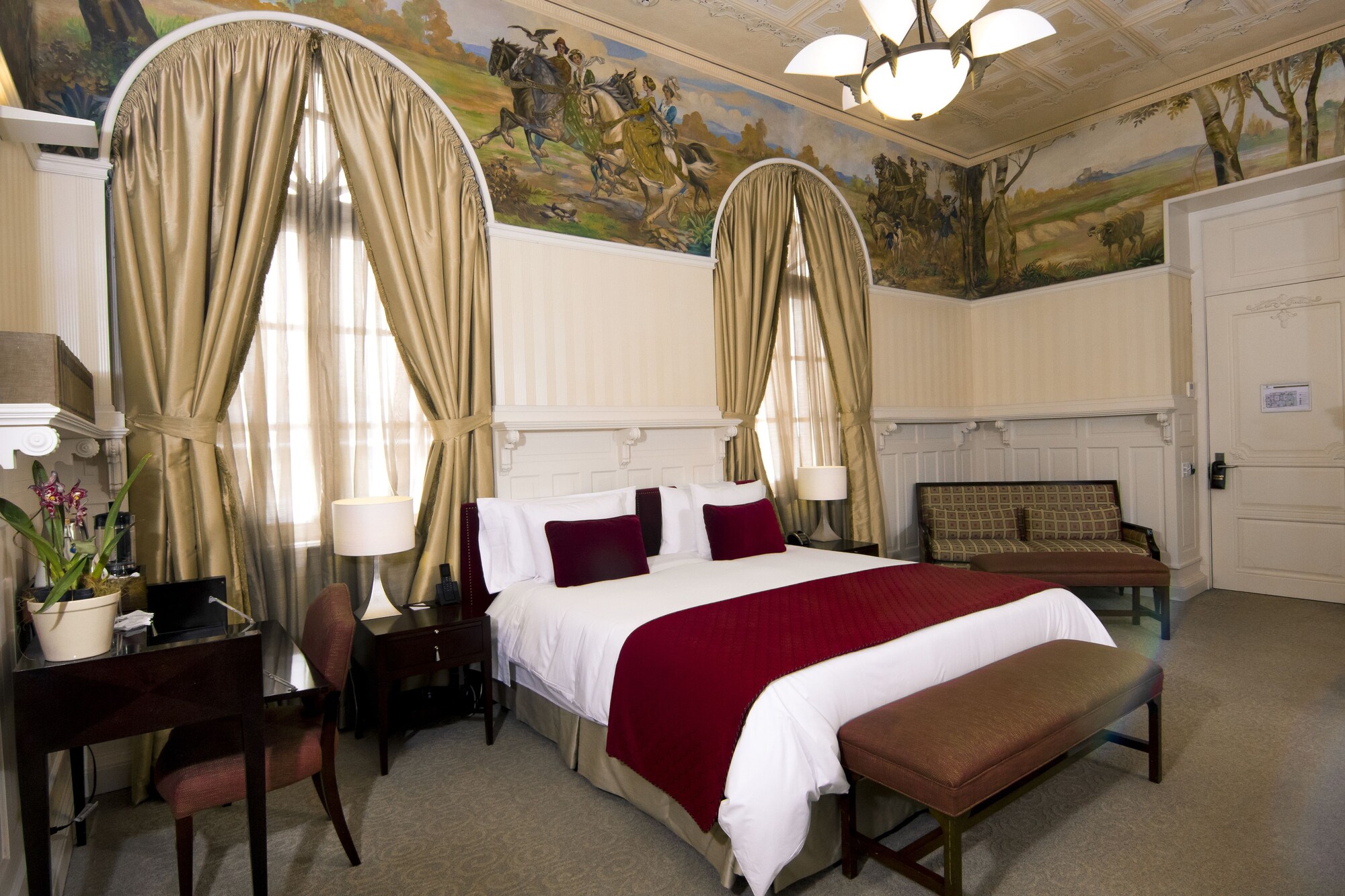 JUNIOR SUITE, KING BED