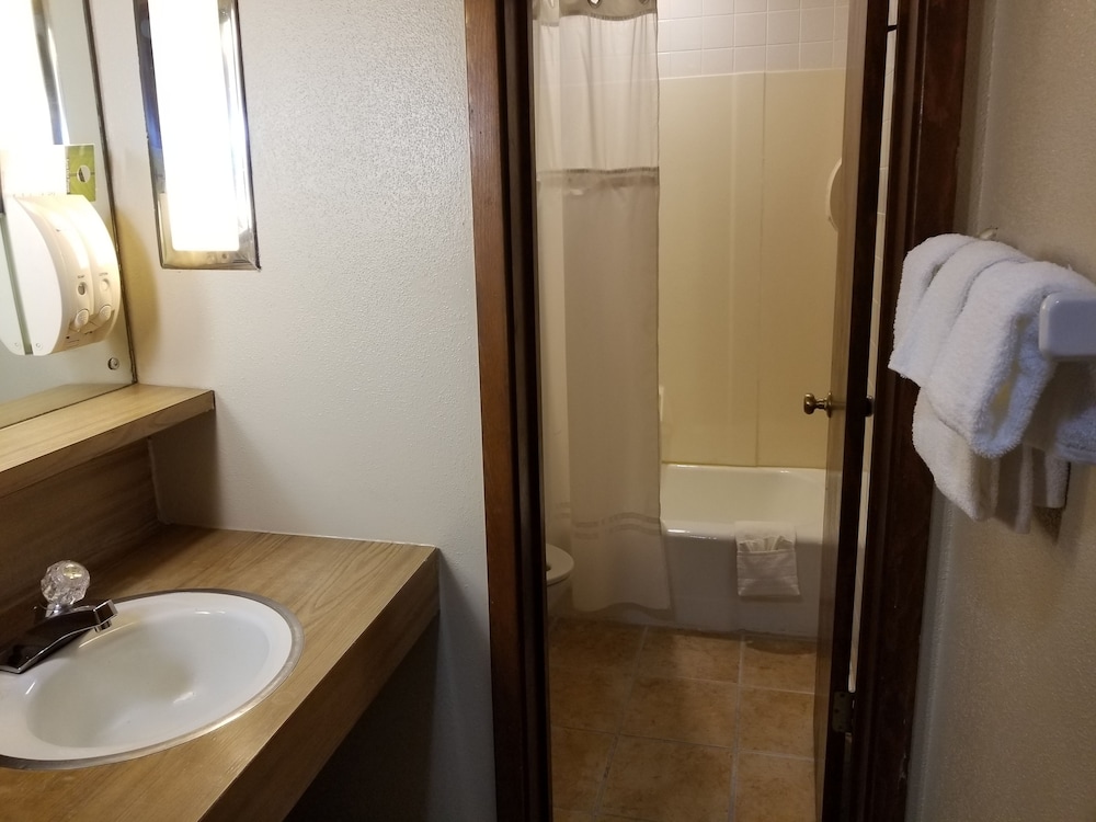 Americas Best Value Inn Hinckley 14/25