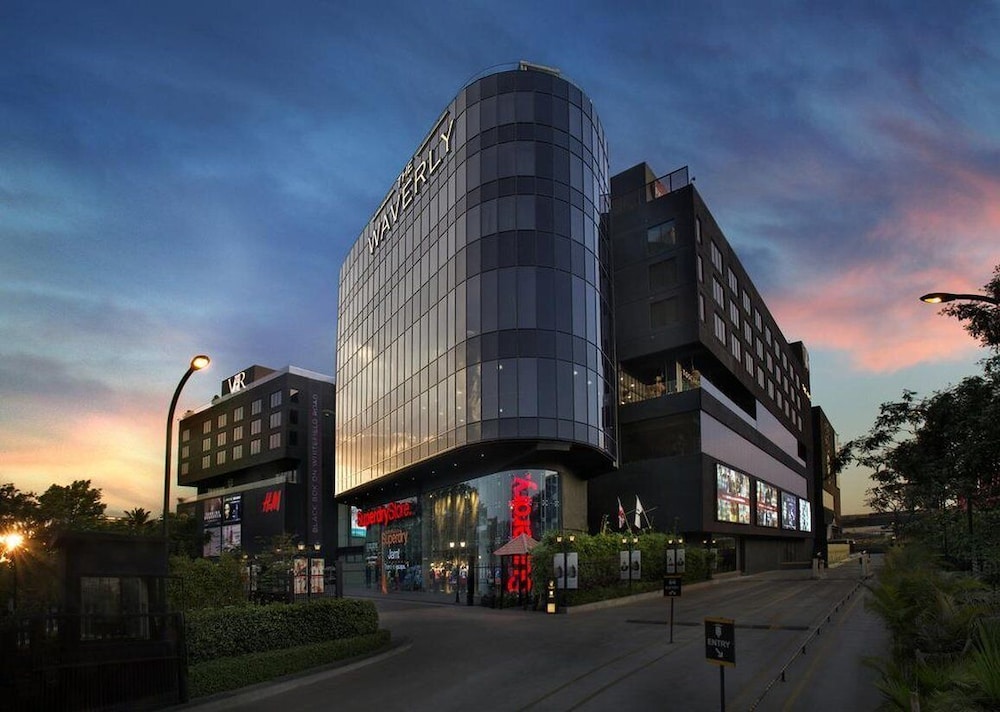 THE WAVERLY HOTEL & RESIDENCES 2/57