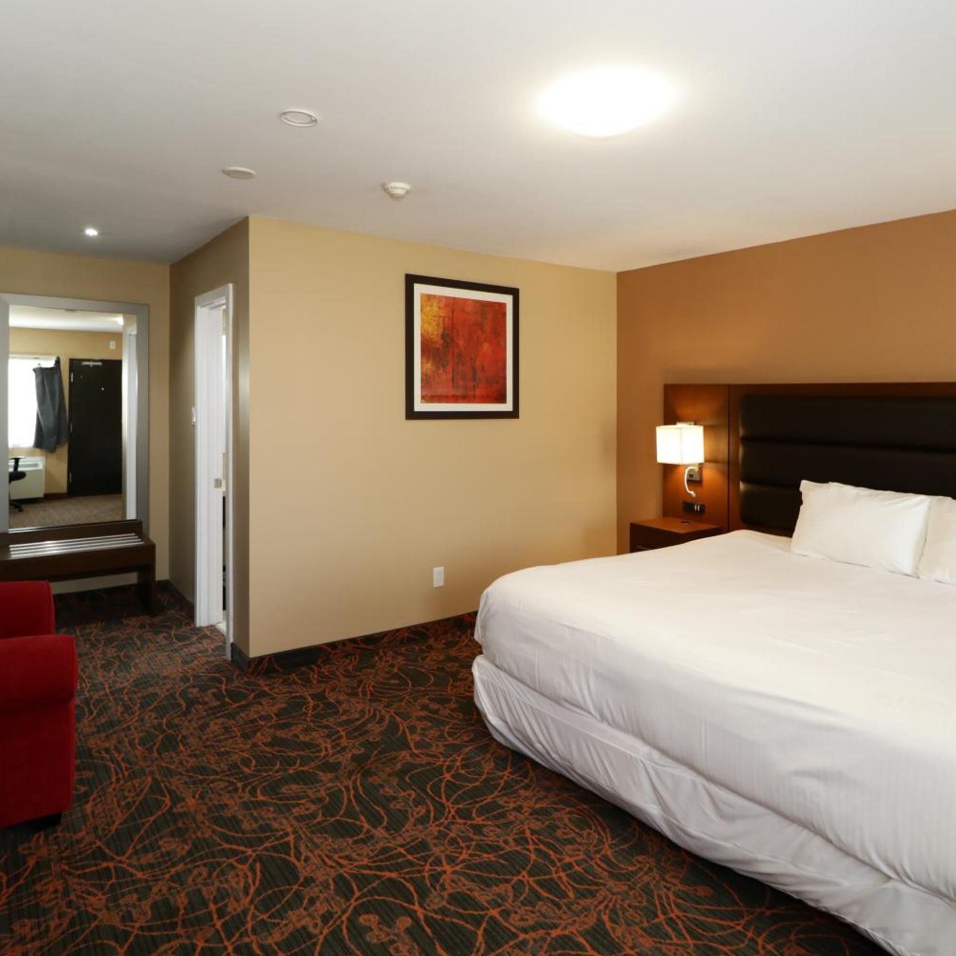 1 Bedroom, Suite, King Bed, Lake Side