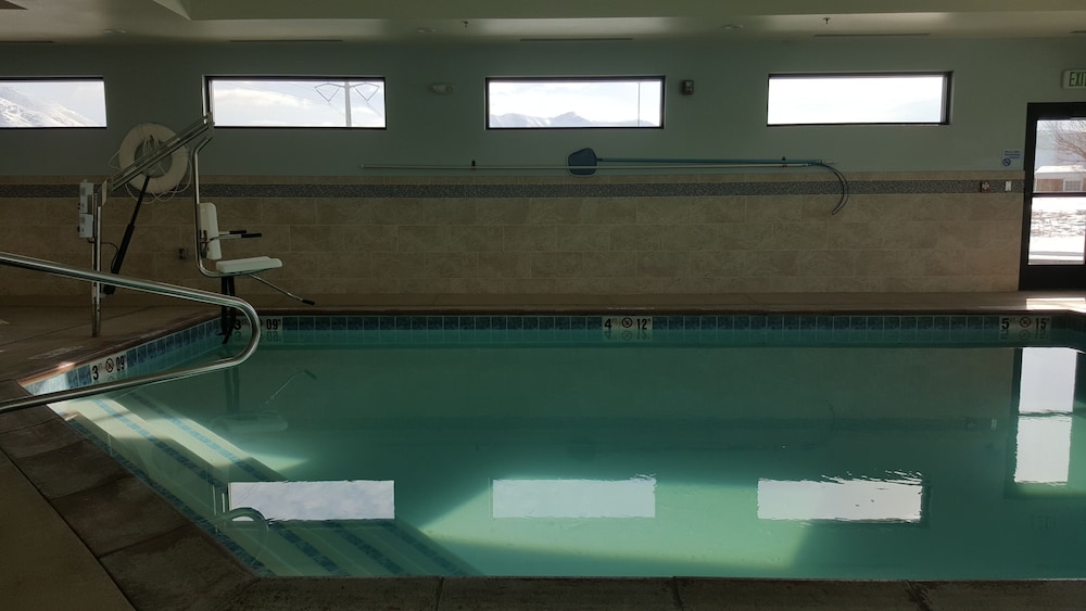 Holiday Inn Express Suites Springville South Provo Area 58/73