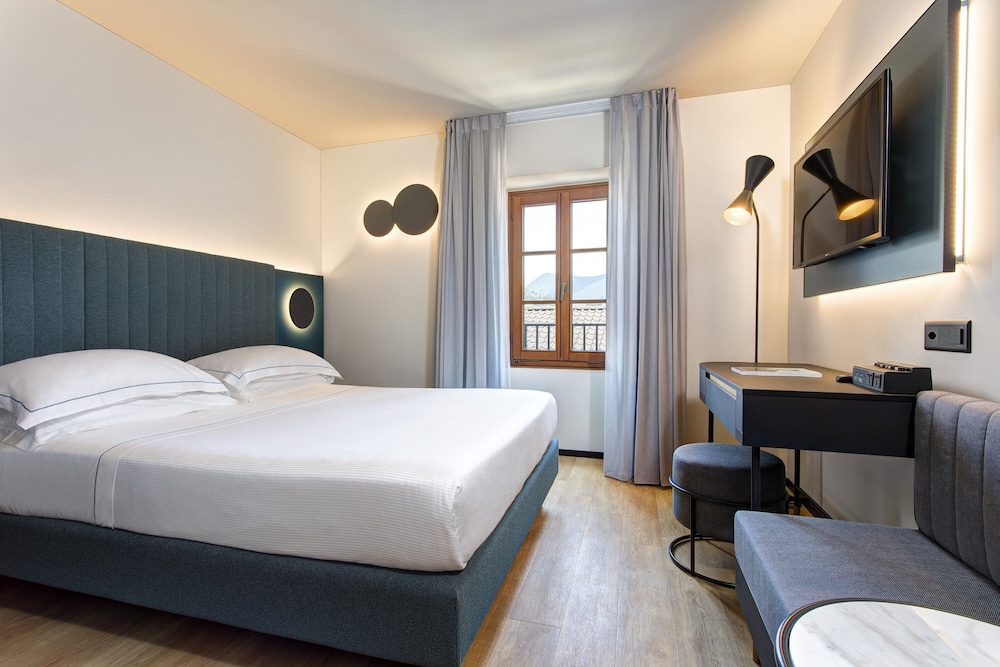 ROOM, DOUBLE BED