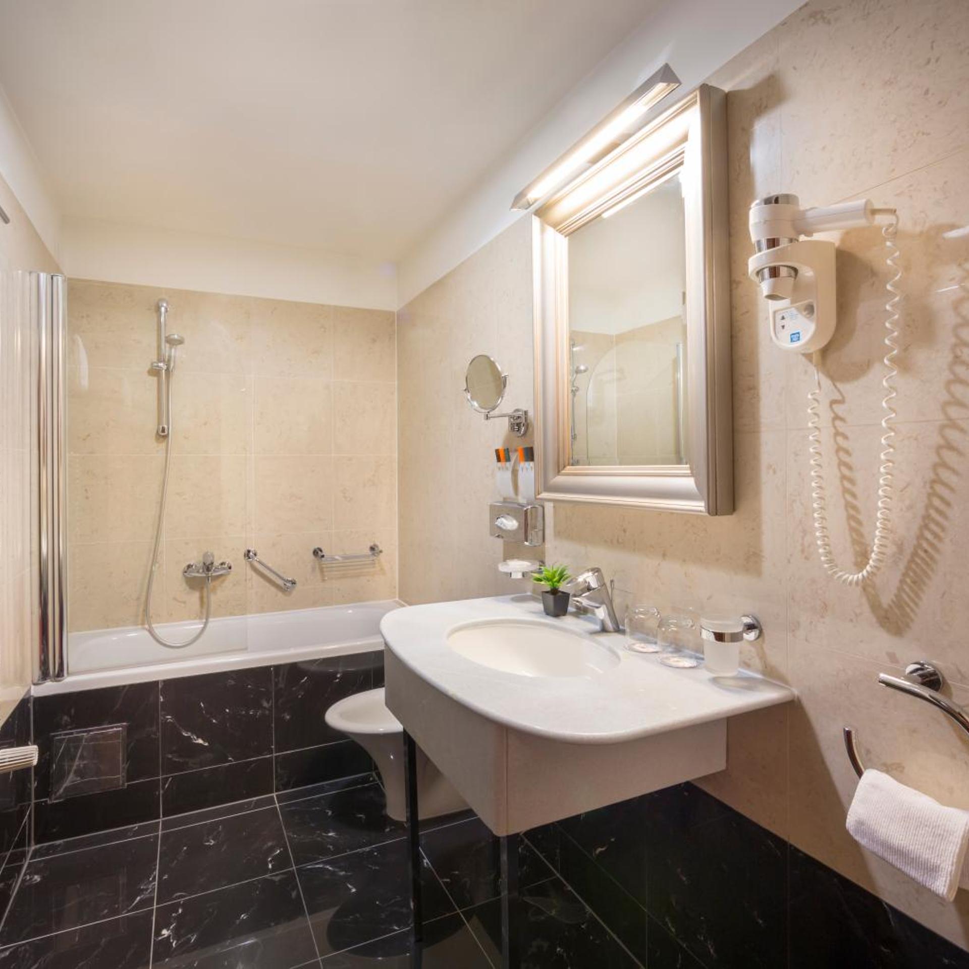 جناح، Best Western Premier Hotel Astoria 3/4