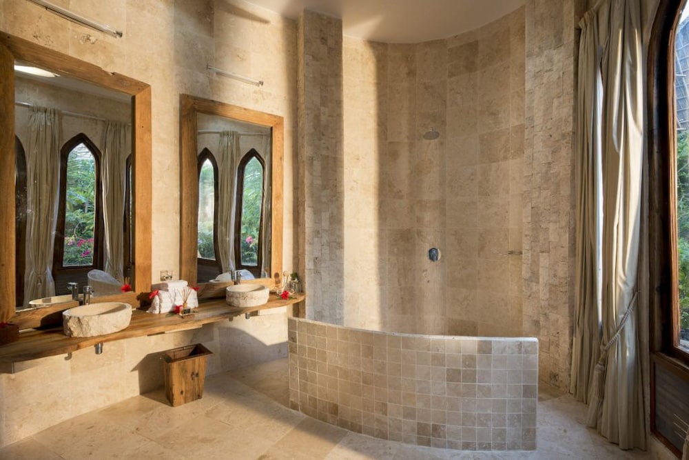 Xanadu Luxury Villas 50/50