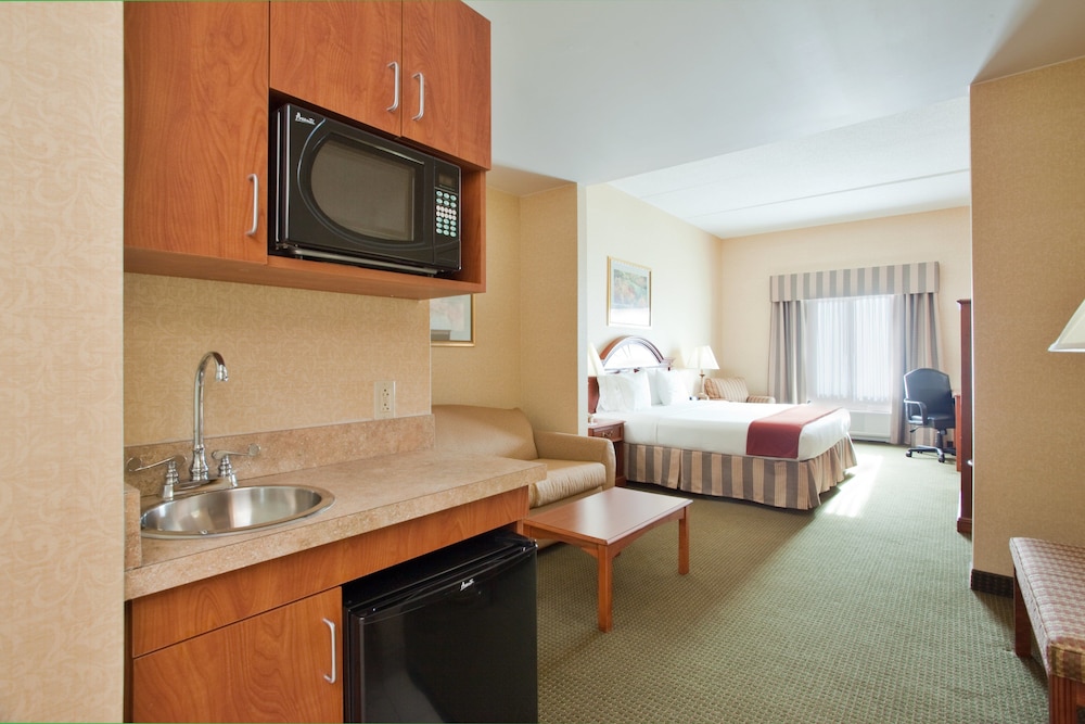 Holiday Inn Express Hotel and Suites Drums-Hazleton (I-80) 19/35
