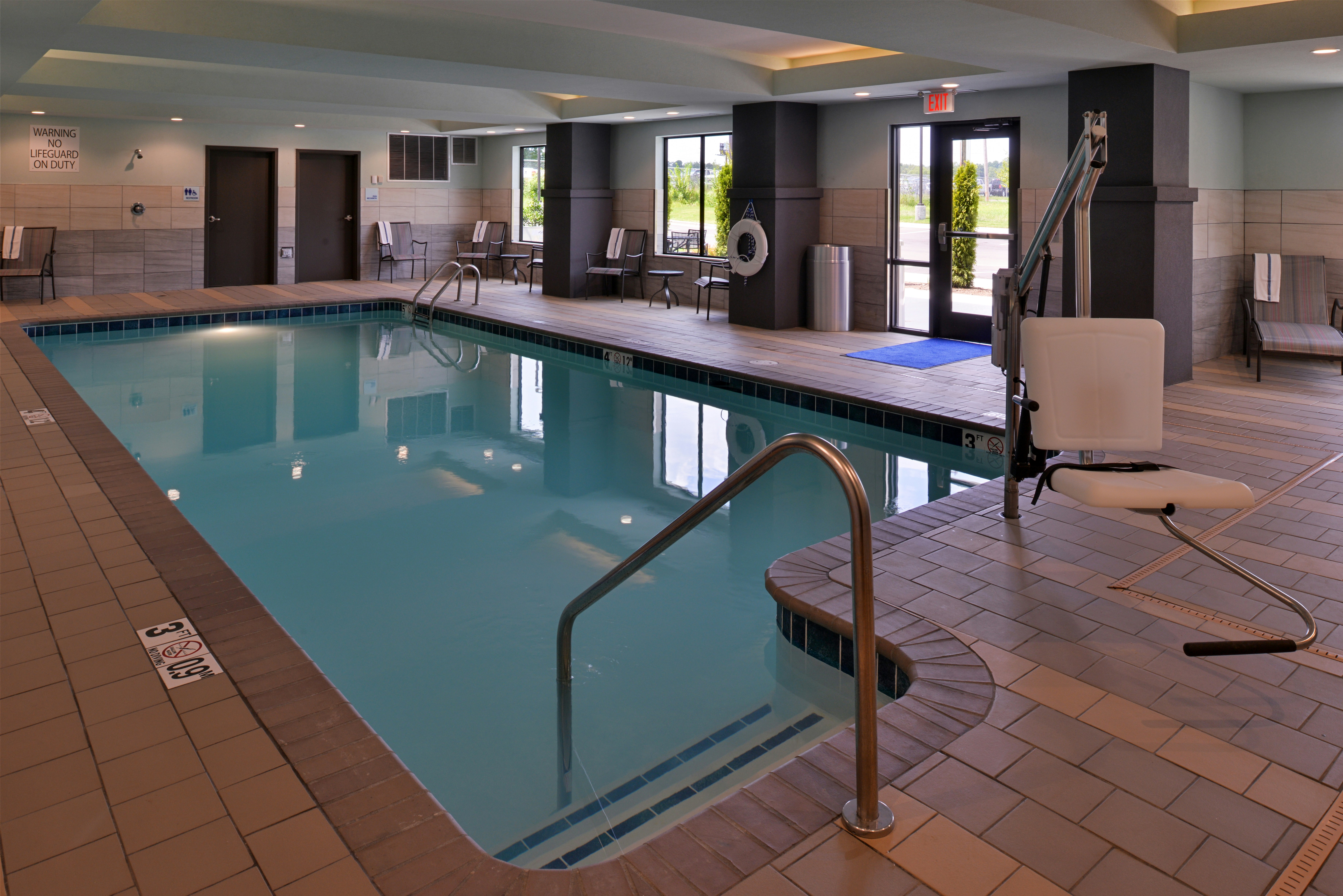 Holiday Inn Express Suites Bryant Benton Area 35/71