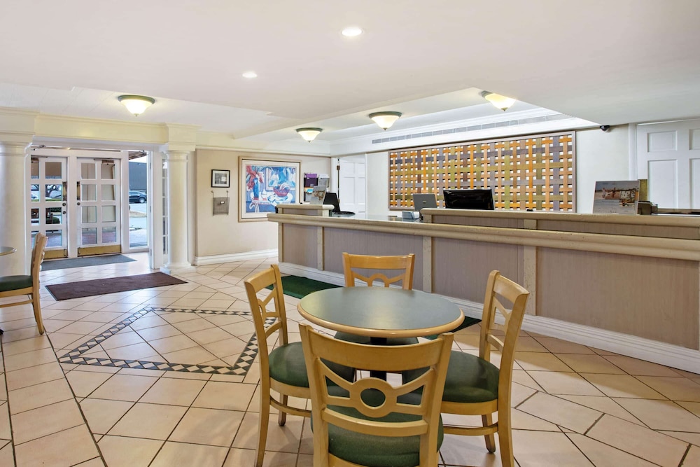 La Quinta Inn Lexington 38/52