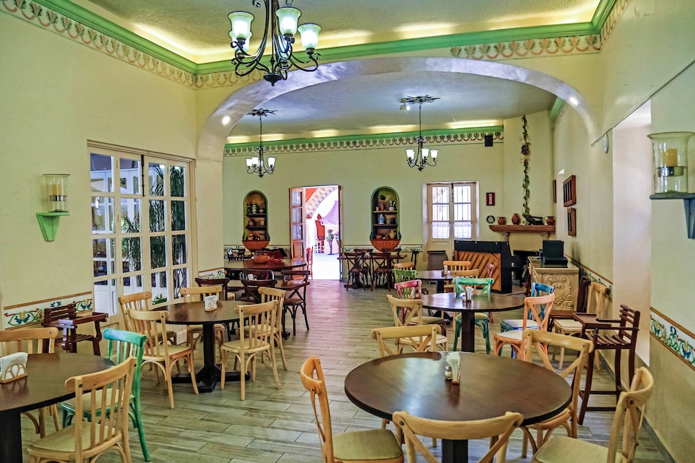 Hotel La Plaza de Tequisquiapan 50/59