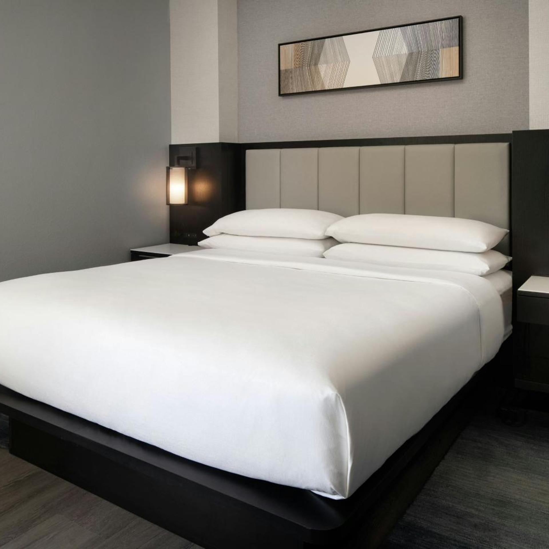 غرفة بسرير كينج مع أريكة لذوي الإعاقة، Las Vegas Marriott 2/10