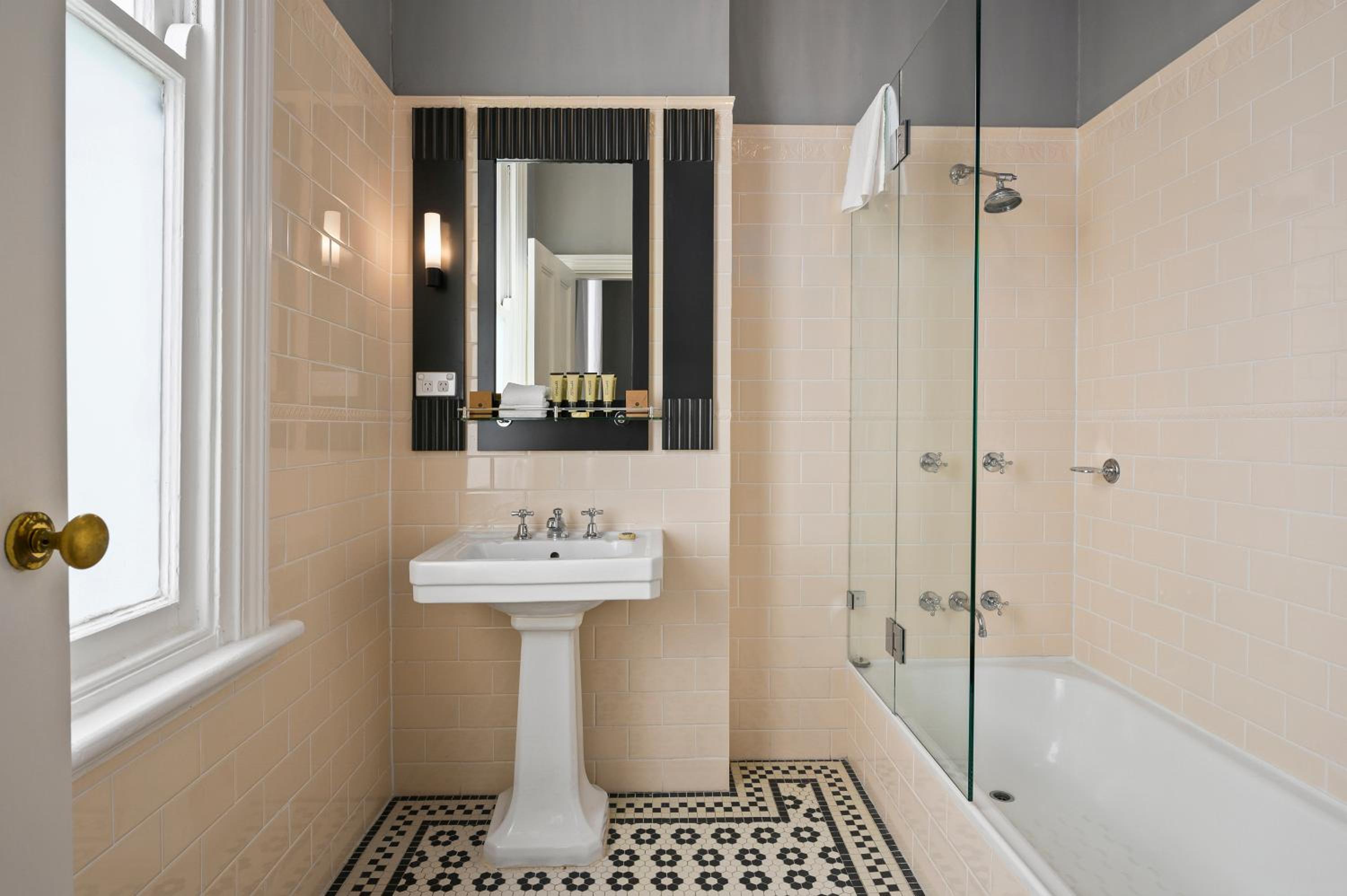 Deluxe, Valley View، Hydro Majestic 3/3