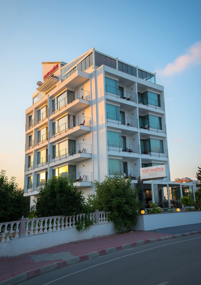 Port Marina Hotel 3/31