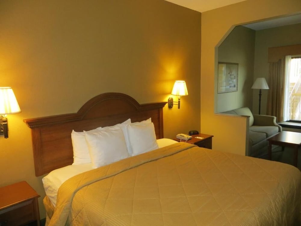 Fairview Inn Suites 18/49