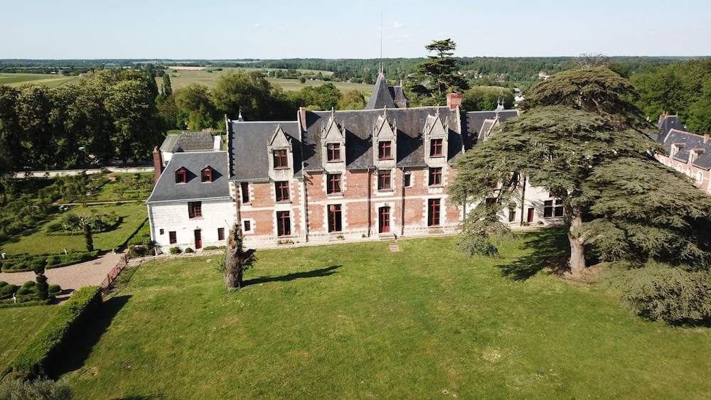 CHATEAU DE JALLANGES 55/61
