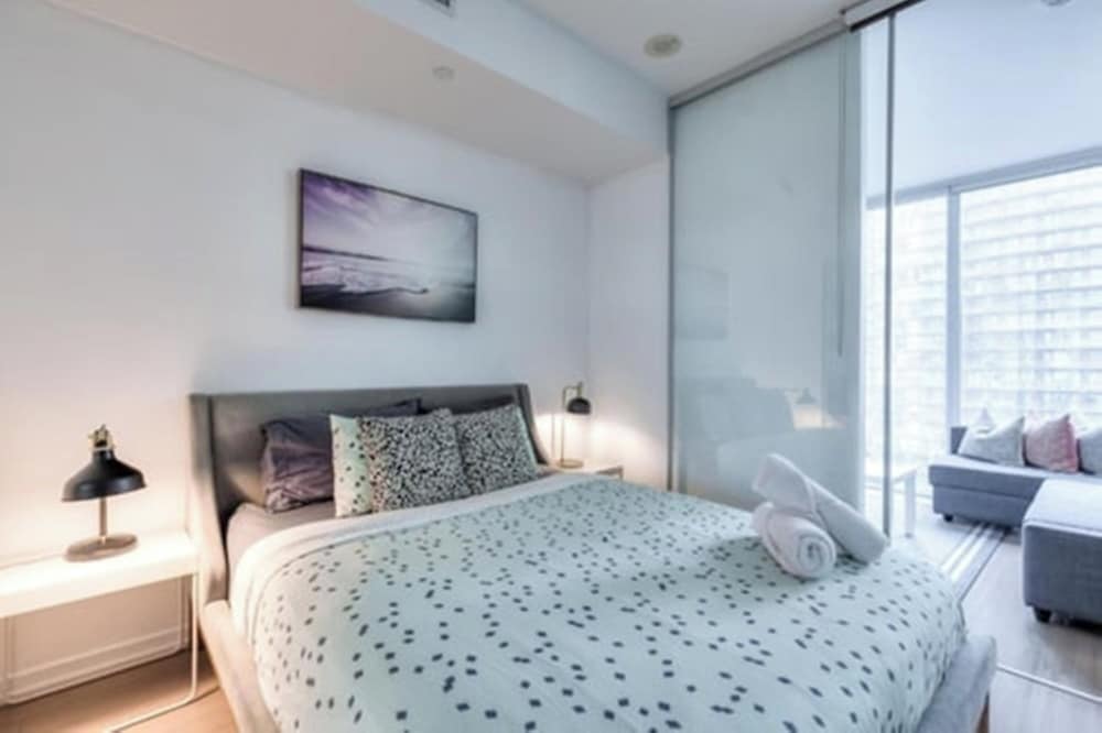 Peter Street Downtown Toronto Suites 4/13